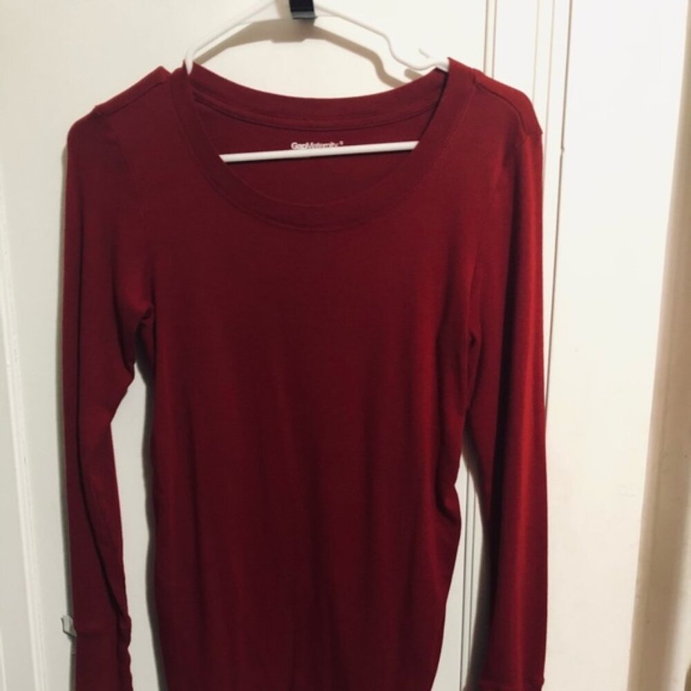 GAP MATERNITY TOP. RED. SMALL